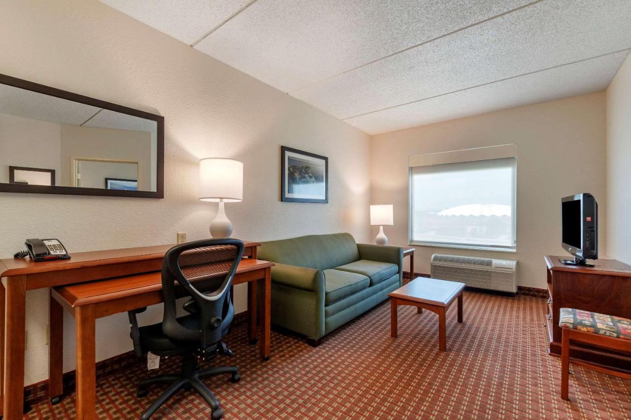 Clarion Suites At The Alliant Energy Center Madison Exterior foto