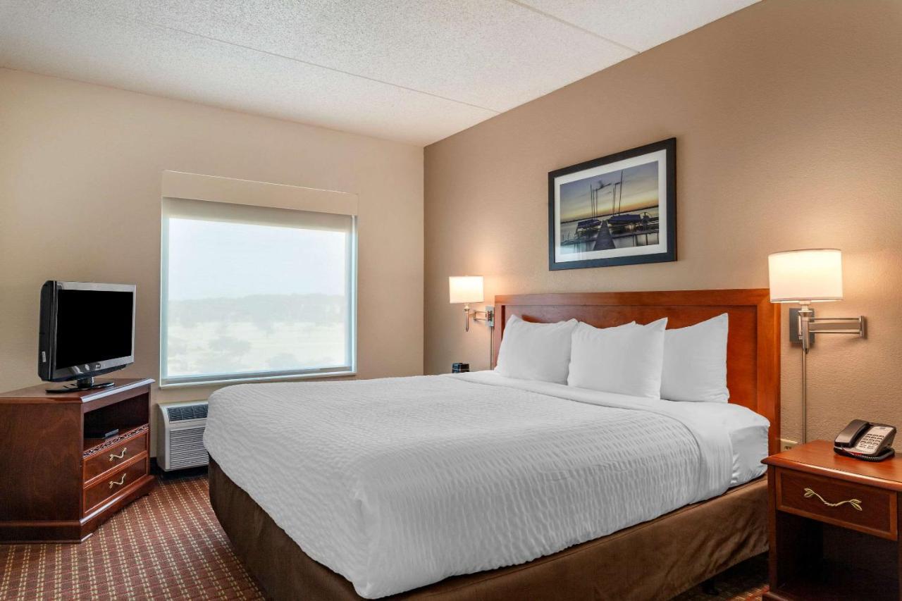 Clarion Suites At The Alliant Energy Center Madison Exterior foto